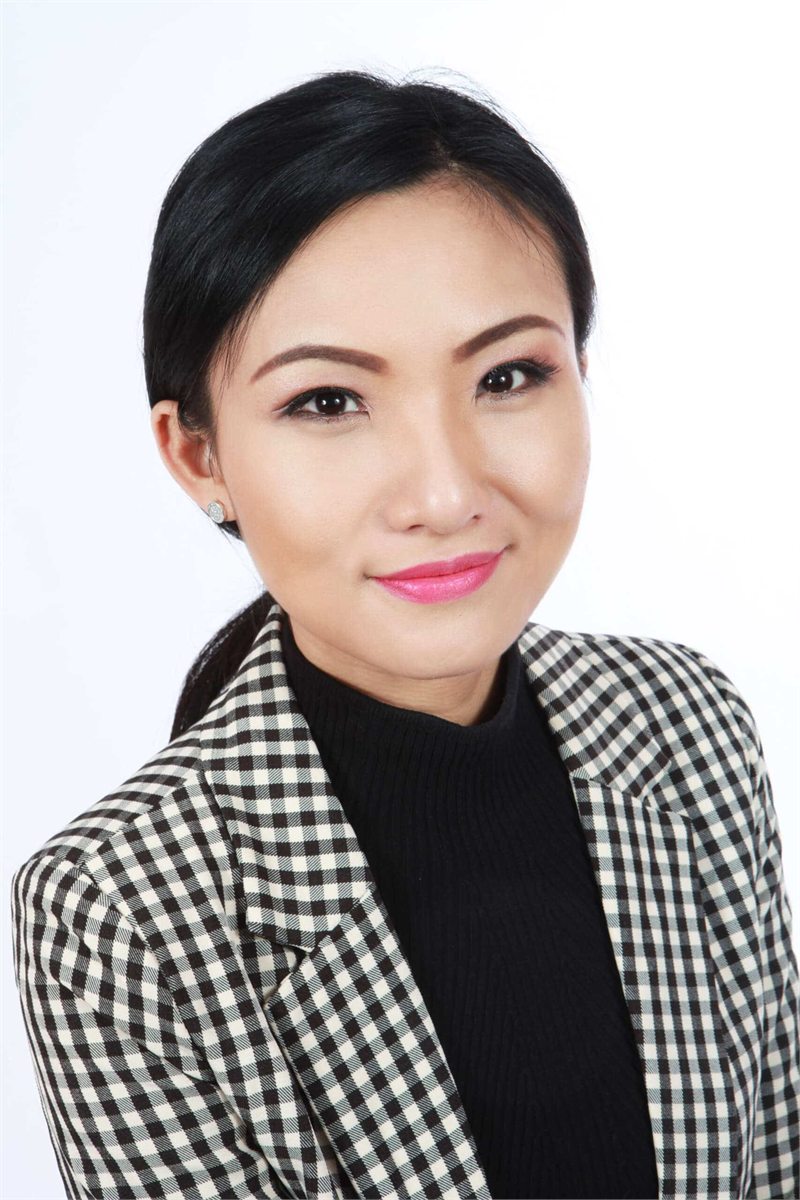 Professional headshot photographed at Studios4u near Hampstead