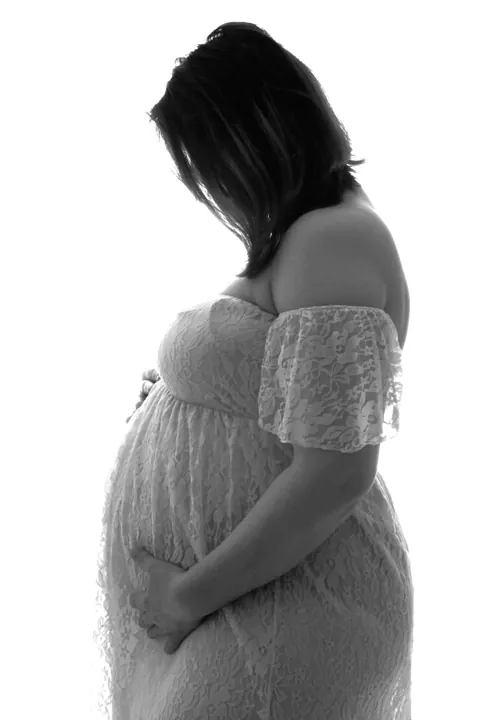 Dazzling Pregnancy Shoot photograph 6